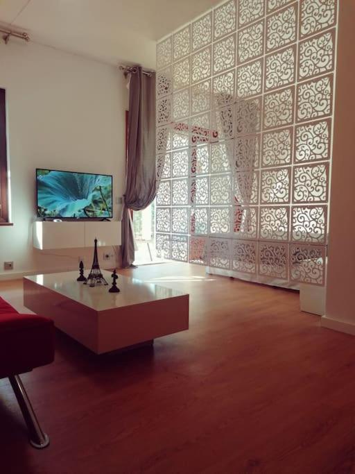 Studio Paris Apartment เอสเตโปนา ภายนอก รูปภาพ