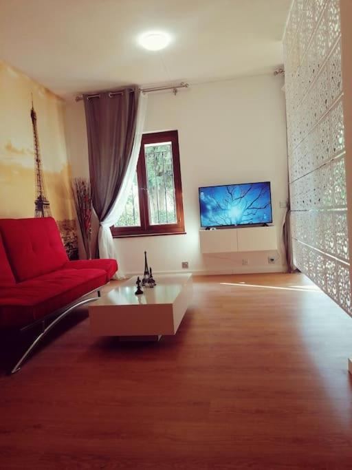 Studio Paris Apartment เอสเตโปนา ภายนอก รูปภาพ
